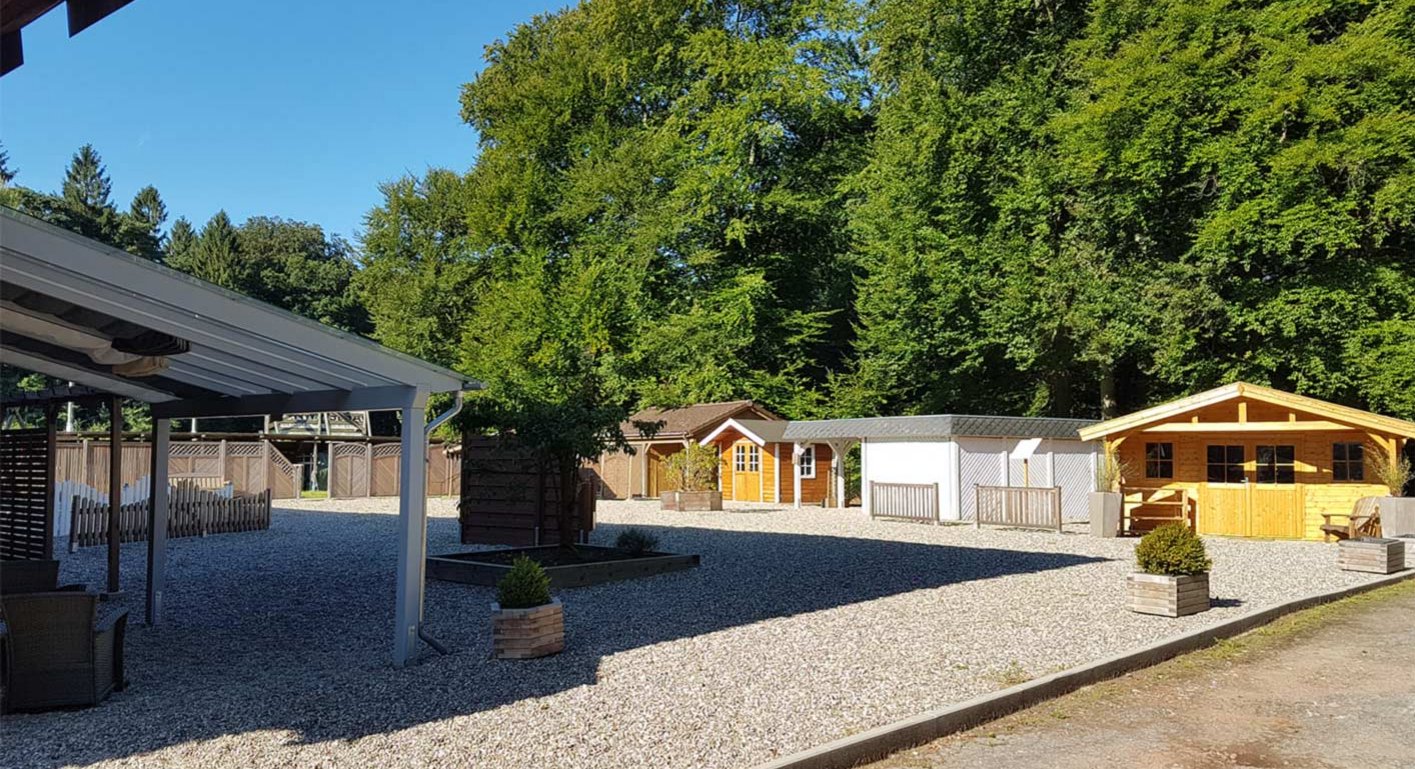 Holzhof Friedrichsruh Außenausstellungsbereich für Gartenhäuser und Terrassenüberdachungen Außenausstellungsbereich für Gartenhäuser und Terrassenüberdachungen